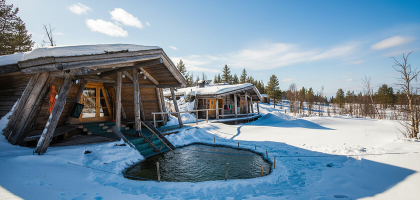 Relax in lakeside sauna