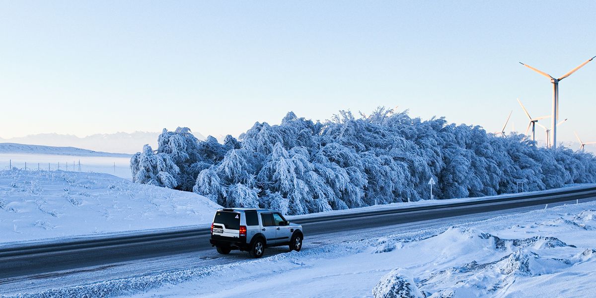 Essential winter car rental guide for safe snowy driving 